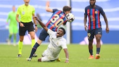 MADRID, SPAIN - OCTOBER 16: Aurelien Tchouameni of Real Madrid battles for possession with Gavi of FC Barcelona during the LaLiga Santander match between Real Madrid CF and FC Barcelona at Estadio Santiago Bernabeu on October 16, 2022 in Madrid, Spain. (Photo by David Ramos/Getty Images)