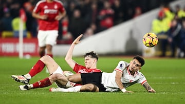 Nottingham le da pelea al Liverpool de Lucho Díaz