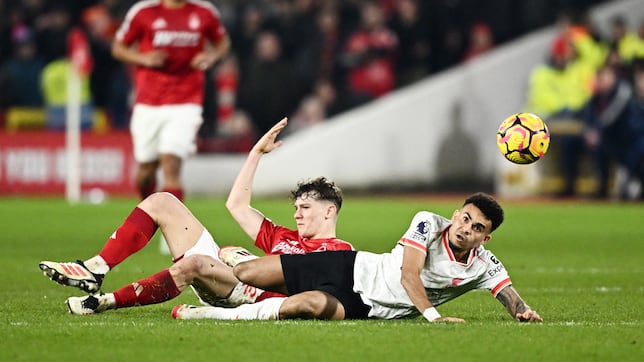 Nottingham le da pelea al Liverpool de Lucho Díaz