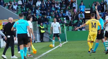 A 15 minutos del final, Fuentes Molina dejó al Racing con 10 al expulsar a Iván Morante.