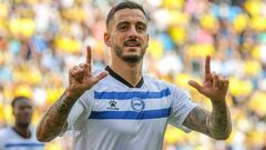 Joselu, del Alav&eacute;s, festeja su primer tanto.