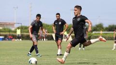 Gregorio Pérez perfila el once titular de Universitario