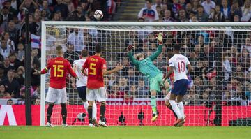 Jugada del remate de cabeza de Marcus Rashford y la posterior parada de David de Gea.