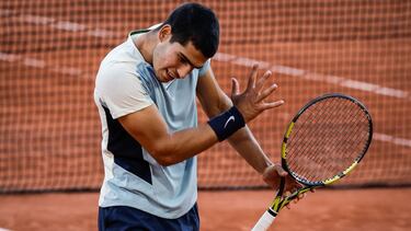 Carlos ALCARAZ of Spain looks dejected during the Day ten of Roland-Garros 2022, French Open 2022, Grand Slam tennis tournament on May 31, 2022 at Roland-Garros stadium in Paris, France - Photo Matthieu Mirville / DPPI AFP7 31/05/2022 ONLY FOR USE IN SP
