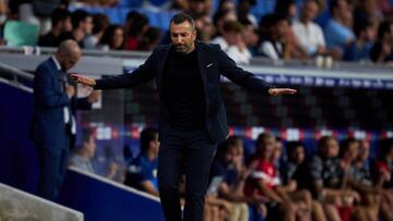 BARCELONA, SPAIN - AUGUST 19: Head Coach Diego Martinez of RCD Espanyol reacts during the LaLiga Santander match between RCD Espanyol and Rayo Vallecano at RCDE Stadium on August 19, 2022 in Barcelona, Spain. (Photo by Alex Caparros/Getty Images)