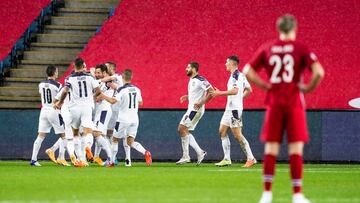 Soccer Football - Euro 2020 Qualification Play off - Norway v Serbia - Ullevaal Stadion, Oslo, Norway - October 8, 2020  Serbia&#039;s Sergej Milinkovic-Savic celebrates scoring their first goal with teammates  Stian Lysberg/NTB via REUTERS    ATTENTION E