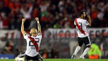 Soccer Football - Argentina&#039;s River Plate v Argentina&#039;s Independiente - Copa Libertadores - Antonio V. Liberti stadium, Buenos Aires, Argentina - October 2, 2018 - River Plate&#039;s Javier Pinola and Leonardo Ponzio celebrate their team&#039;s 