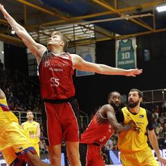 El Barça se impone a un bravo Fuenlabrada pidiendo la hora