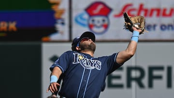 ST LOUIS, MISSOURI - MARCH 28: Jonathan Aranda #8 of the Tampa Bay Rays catches a foul ball hit by Masyn Winn #0 of the St. Louis Cardinals in the seventh inning at Busch Stadium on March 28, 2026 in St Louis, Missouri. Joe Puetz/Getty Images/AFP (Photo by Joe Puetz / GETTY IMAGES NORTH AMERICA / Getty Images via AFP)