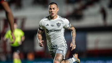 La duda de Gabriel Milito con Eduardo Vargas