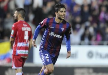 1-1. Bóveda celebra el gol del empate.