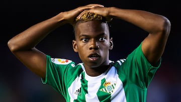 SEVILLE, SPAIN - SEPTEMBER 16: Musonda JR of Real Betis Balompie reacts during the match between Real Betis Balompie and Granada CF as part of La Liga at Benito Villamarin stadium on September 16, 2016 in Seville, Spain. (Photo by Aitor Alcalde Colomer/Getty Images)