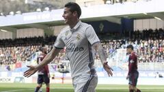 James festeja su gol número 30 con la camiseta del Madrid