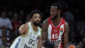 Donta Hall (R) of Olympiacos and Khem Birch (L) of Fenerbahce in action during the EuroLeague Basketball match between Olympiacos Piraeus and Fenerbahce, in Piraeus, Greece, 17 March 2026.