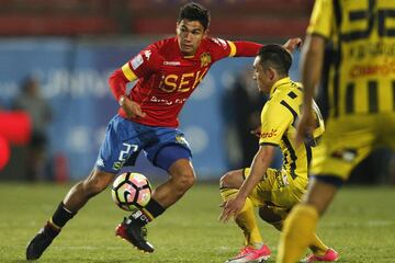 Pablo Galdames es jugador de Unión Española y es hijo de Pablo Galdames, que fue figura del fútbol chileno en la década del noventa.