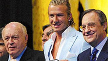 <B>SU CUARTO CRACK</B>. Florentino Pérez mostraba ayer un semblante de satisfacción plena al presentar al cuarto crack mundial de su mandato.