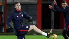 GRAF7346. BILBAO (ESPA&Ntilde;A), 25/01/2018.- El jugador del Athletic de Bilbao Aymeric Laporte, durante el entrenamiento con el que el Athletic de Bilbao prepara el encuentro de ma&ntilde;ana contra el Eibar, correspondiente a la vig&eacute;simo primera