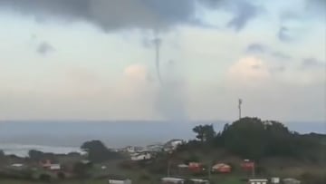 Captan impresionante tromba marina en la costa de Puerto Saavedra: nuevo fenómeno meteorológico