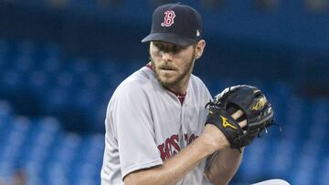 El pitcher bostoniano tenía menos de una semana de haber regresado de una lesión en el hombro y ha sido desactivado de nuevo por el mismo padecimiento.