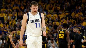 Los Warriors destrozan a los Mavs y ponen el 1-0 en las finales del Oeste. Doncic no carbura ante la defensa de Wiggins. Los suplentes salieron con 5 minutos para el final.