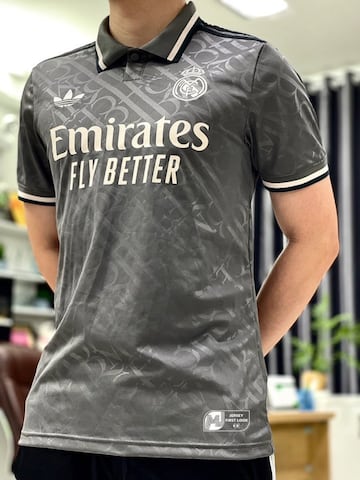 La tercera camiseta del Real Madrid.