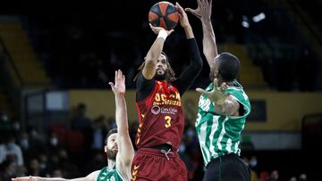 El UCAM se aferra a la octava plaza tras doblegar al colista en Sevilla