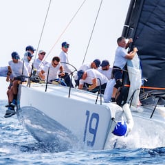 Alegre sale de las sombras en Puerto Portals