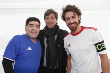 Maradona y Pablo Aimar jugaron un partido de futbol 5 con jóvenes coreanos para promocionar el sorteo del Mundial sub20. Maradona se convirtió en el protagonista y hasta en un momento del partido intento repetir la jugada de la mano de Dios, pero en esta ocasión no fue gol