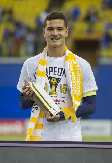 A pesar de tener tres campeonatos con el América, en el primer (2013) no vio minutos. Para el segundo un año después, el 'Turco' Mohamed le dio oportunidad, pero fue poco determinante. También se quedó con la Concacaf Liga de Campeones en el 2013 al mando de Matosas, aunque no era titular.