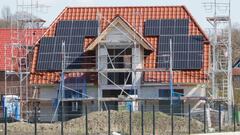 11 April 2022, Lower Saxony, Sehnde: Single-family homes with photovoltaic systems are being built in the Hanover region. Photo: Mia Bucher/dpa (Photo by Mia Bucher/picture alliance via Getty Images)