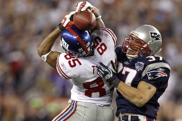 New York Giants 17-14 New England Patriots.
Luego de una temporada en la que los Patriots estaban a un triunfo de la primera temporada perfecta en la historia de la NFL, desde que se implementó el calendario regular de 16 encuentros, Eli Manning se sobrep