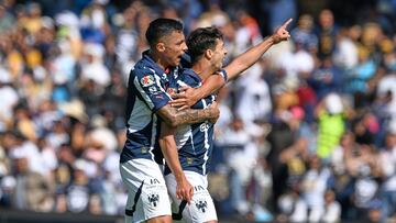 Oliver Torres celebrates his goal 3-5 with Roberto de la Rosa of Monterrey during the Quarter final second leg match between Pumas UNAM and Monterrey as part of the Liga BBVA MX, Torneo Apertura 2024 at Olimpico Universitario Stadium on December 01, 2024 in Mexico City, Mexico.