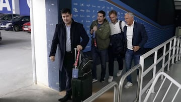 David Aganzo en La Rosaleda. All fondo, Sergio Pellicer con Diego Rivas.