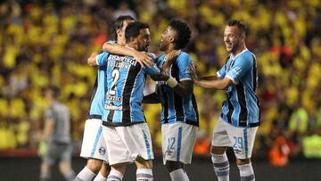 Gremio sobrepasa a Barcelona y pone pie y medio en la final