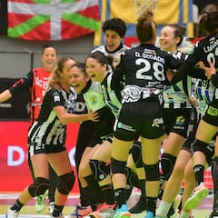 El huracán del Málaga desmonta al Elche y alcanza la final