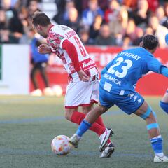 El Deportivo no logra librarse del césped artificial