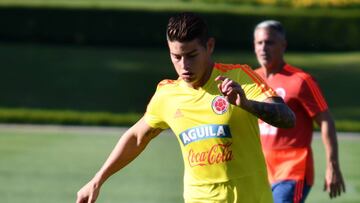 James Rodr&iacute;guez durante un entrenamiento con la Selecci&oacute;n Colombia en Milanello