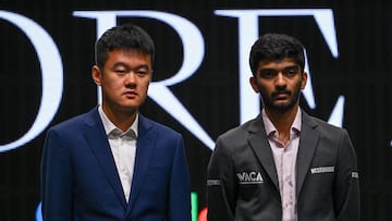 Chess grandmasters China�s Ding Liren (L) and India�s Gukesh Dommaraju (R) pose for photographs after a press conference ahead of the FIDE World Chess Championship in Singapore on November 23, 2023. (Photo by Roslan RAHMAN and ROSLAN RAHMAN / AFP)