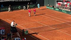El insólito momento que se vivió en la Copa Davis: ¡el juez confundió a los gemelos que enfrentan a Chile!