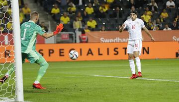 0-1. Carlos Soler marca el primer gol.