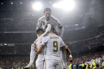 1-0. Karim Benzema celebró el primer gol.