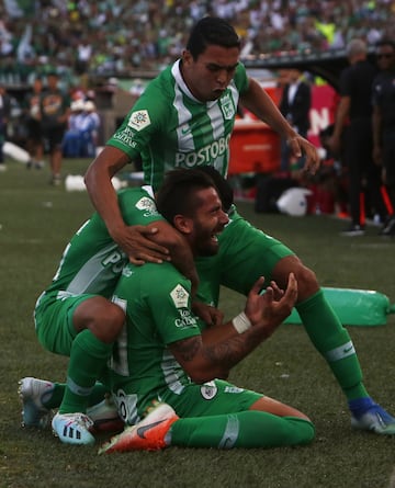 Cucchi, Arregui, en contra, Barrera y Barcos, en dos oportunidades, anotaron para los verdes. Por los rojos convirtieron Murillo y Cano.