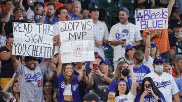Durante el primer juego con aficionados entre Dodgers y Astros tras el escándalo de robo señas de Houston, fanes de Los Ángeles abuchearon al club texano.