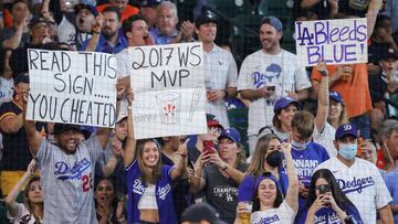 Durante el primer juego con aficionados entre Dodgers y Astros tras el esc&aacute;ndalo de robo se&ntilde;as de Houston, fanes de Los &Aacute;ngeles abuchearon al club texano.