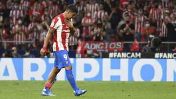 Luis Suárez se marchó con molestias.