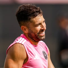 Messi reclama a Jordi Alba