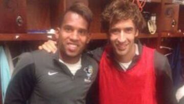 Raúl posa con Diomar Díaz.