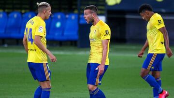 Álvaro Giménez, del Cádiz, celebra su gol ante el Rayo.
