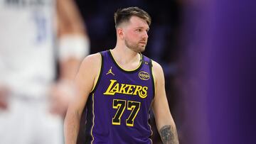 The Crypto.com Arena hosts a meeting between the two Los Angeles basketball powerhouses.