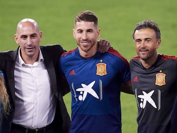 SEVILLE, SPAIN - OCTOBER 14: Luis Enrique Martinez (R) pose on next to Luis Manuel Rubiales (L), President of Spanish Royal Football Federation (RFEF) and <a href="https://en.as.com/tag/sergio_ramos/a/" target="_blank">Sergio Ramos</a> (C) of Spain during